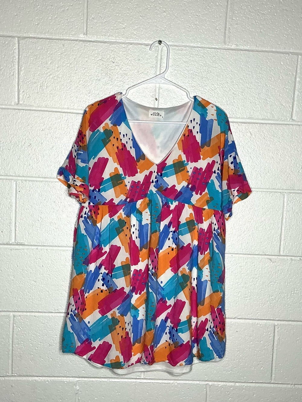 < Emily Wonder Boutique Vibrant Colorful Tunic Top Size Medium >